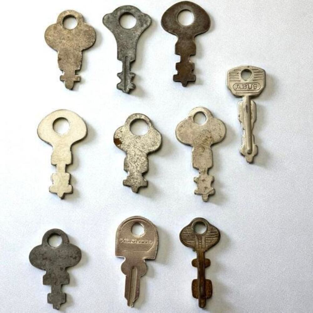 Lot of 10 Vintage & Antique Clock Skeleton & Barrel Keys + ABUS & Unknown Blanks